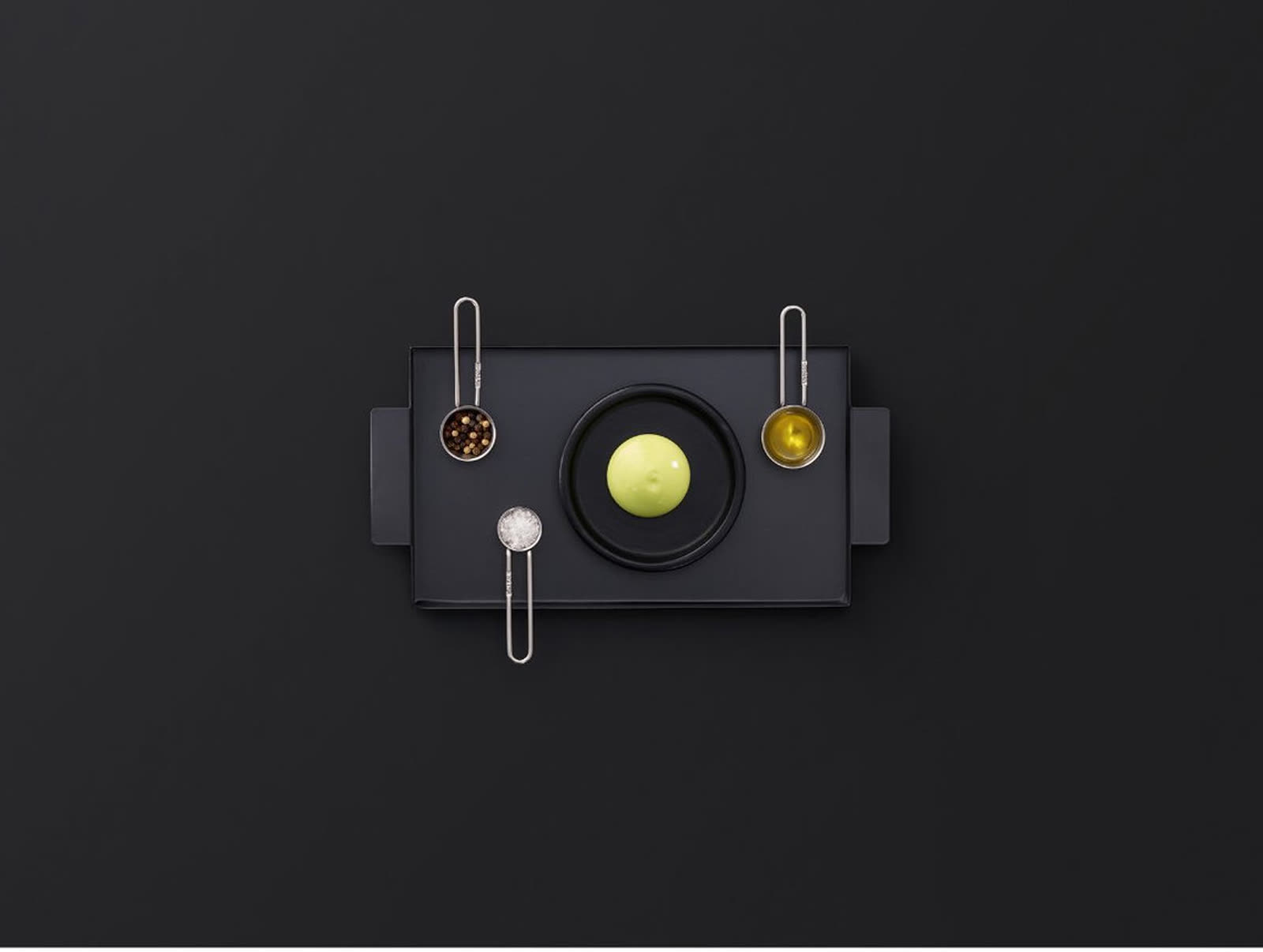 Cremesso cookbook — black plate with green accent